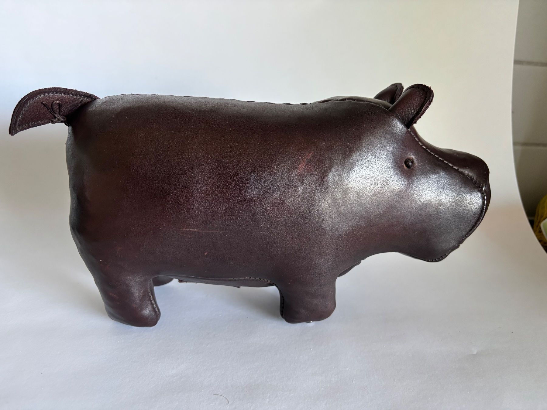 Statuette: Kleines Nilpferd von Omersa Leder Designklassiker – Usato da rotkreuz venduto da baudisch 2