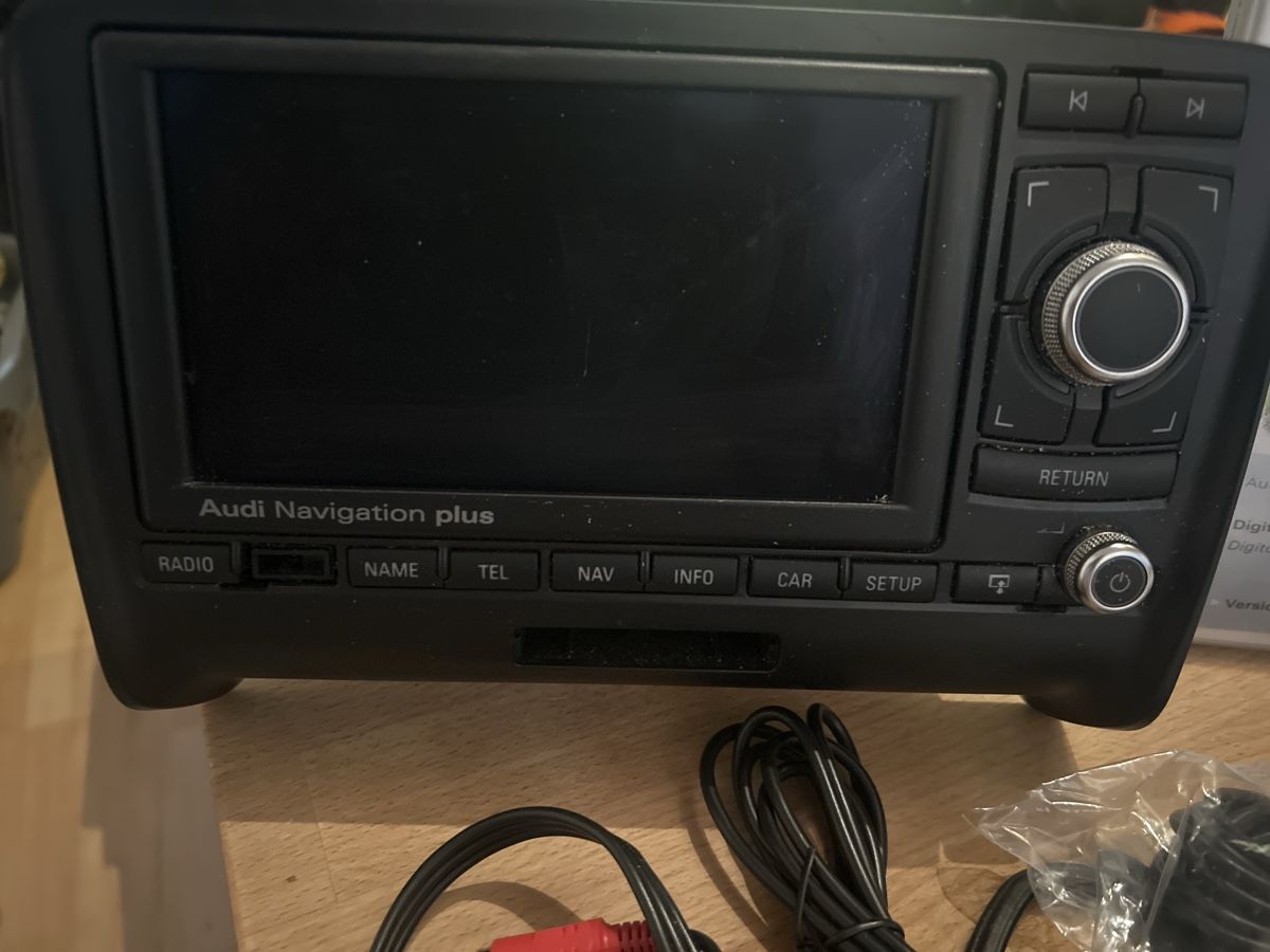 Radios: Audi Navigation Plus mit Kabeln und DVD – Gebraucht aus Fischenthal von Victoria_fischenthal 1