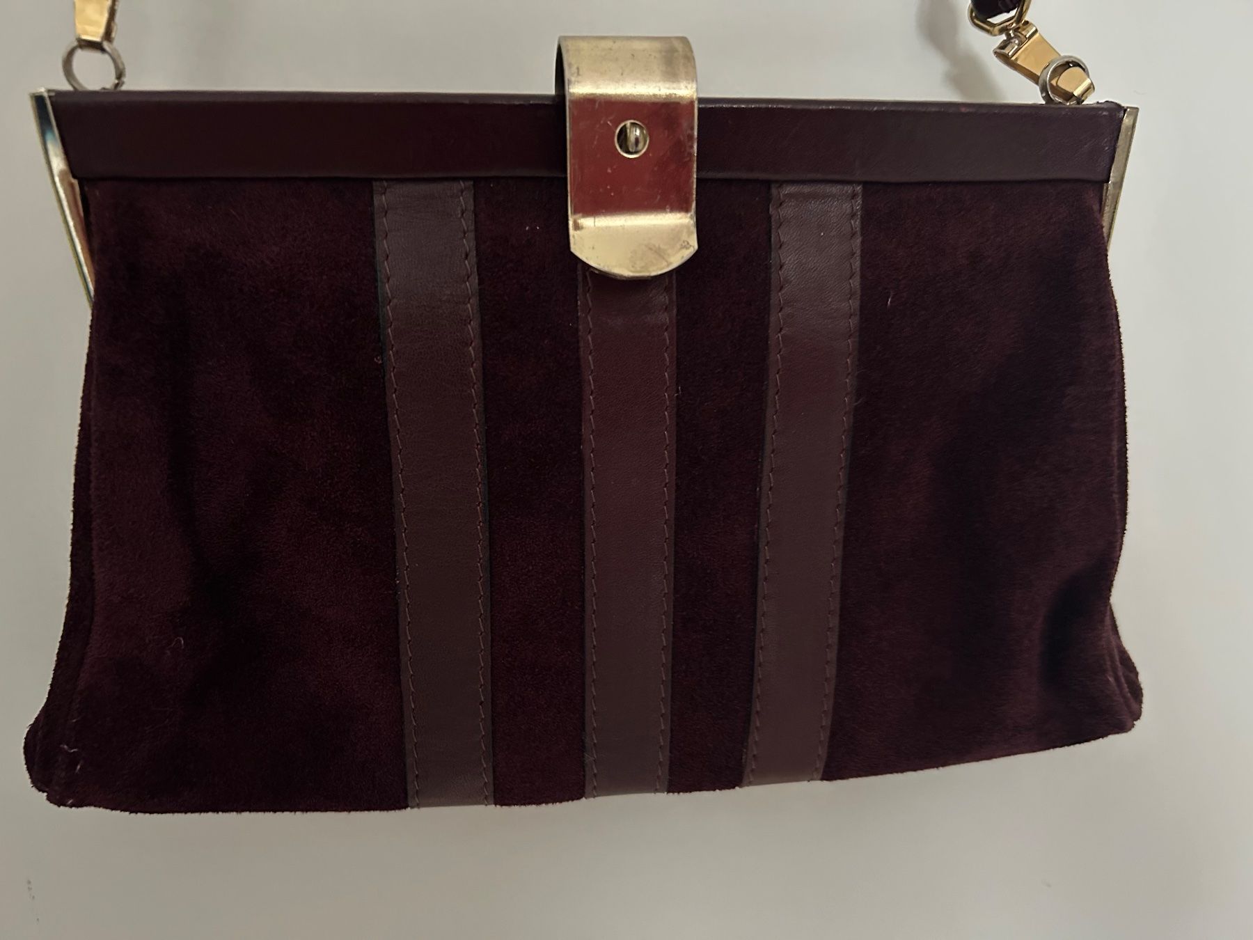 Borse da donna: Vintage Umhängetasche in Bordeaux – Usato da Rorschach venduto da LuciaTramp 1