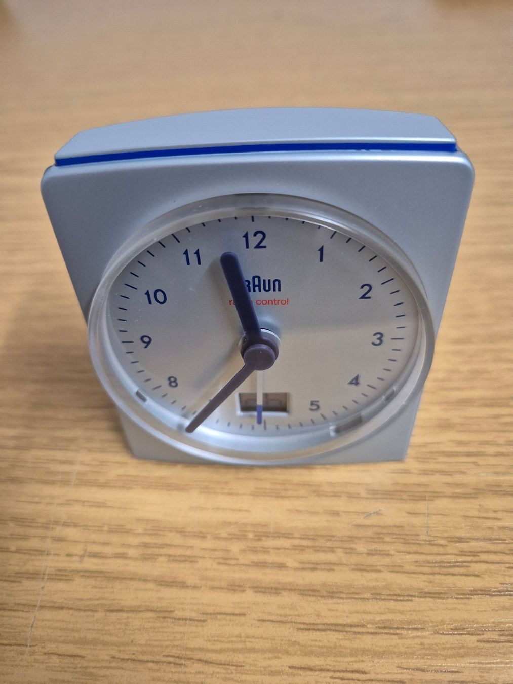 Braun Sveglie: BRAUN ANALOG QUARTZ ALARM CLOCK/WECKER – Nuovo e nell'imballaggio originale da Oberursel venduto da swinger-ecki