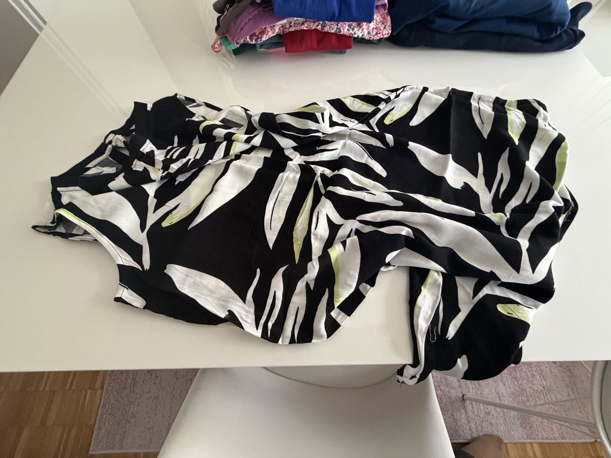 Lotti di vestiti: Damen Kleider paket gr M/L – Nuovo (secondo la descrizione) da Winterthur venduto da EasyRS 3