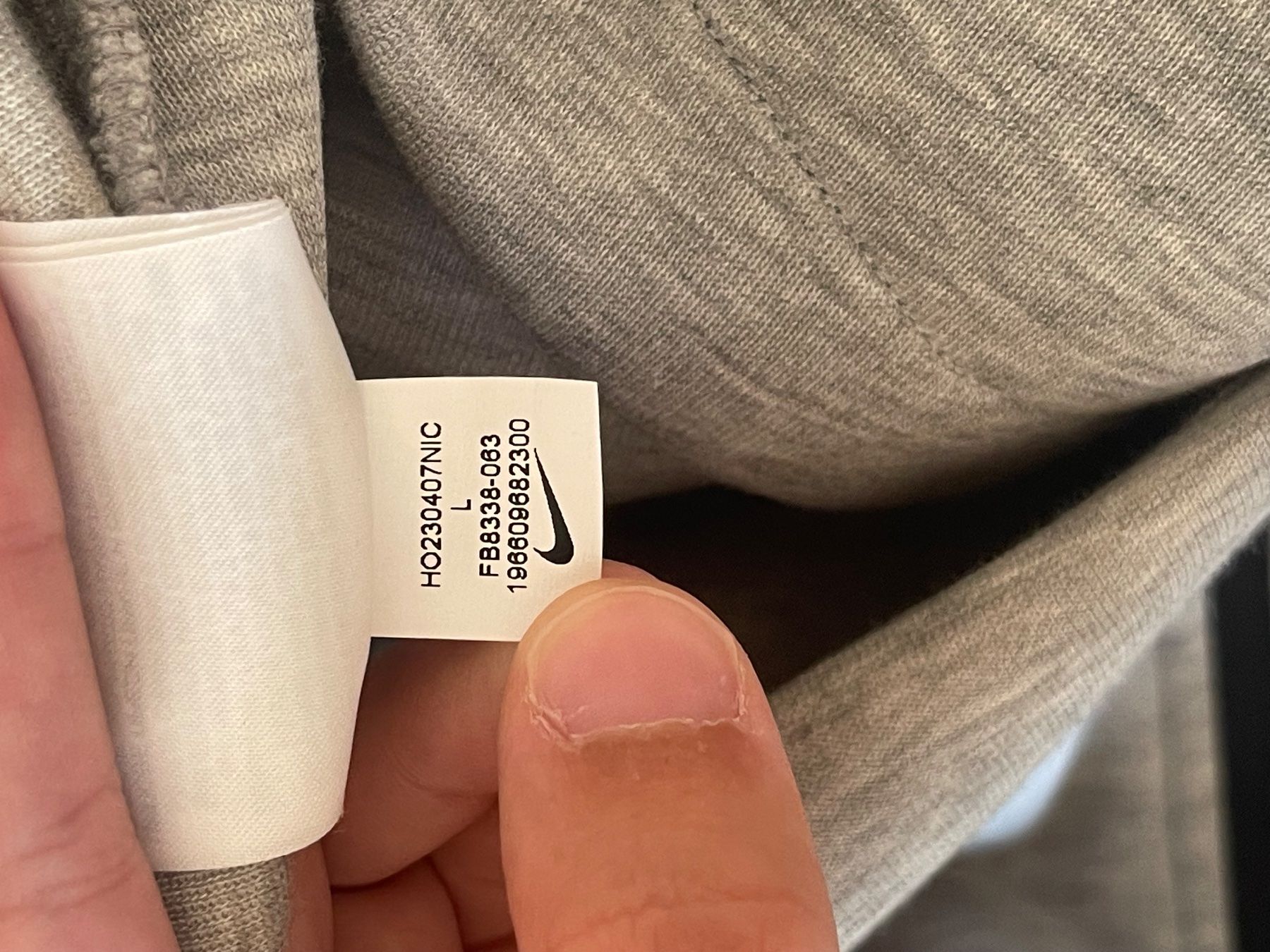 Nike Maglioni & Felpe: Nike Tech Fleece Kapuzenpulli grau – Usato da Biel/Bienne venduto da sof_yx5y 3