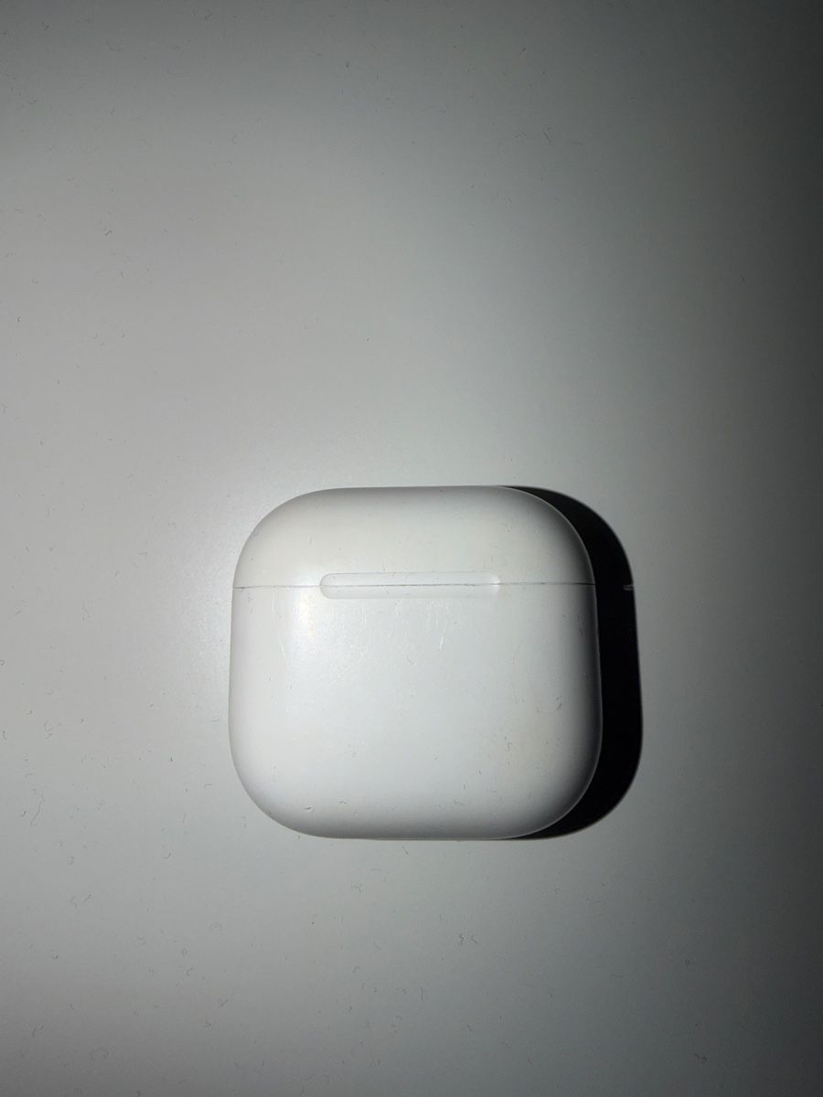 Apple Kopfhörer: Ladecase Apple AirPods 4 mit ANC Noisecancelling – Gebraucht aus Zürich von PacoSells 1