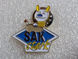 Ansteckpin 245: SAK Stark gross