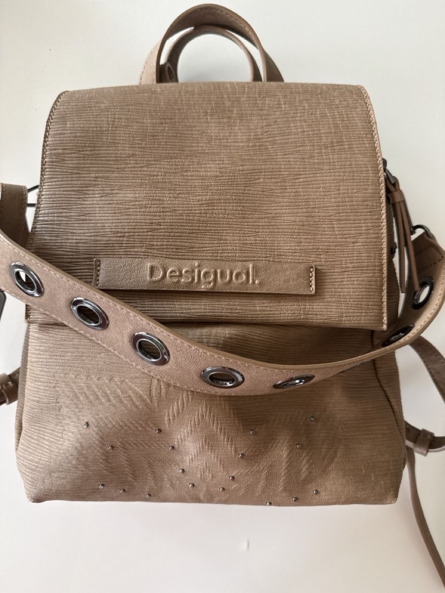 Desigual Sacs à dos: Sac à dos/mains Desigual  – Neuf (Voir description) à Crassier par GGblue23515 2