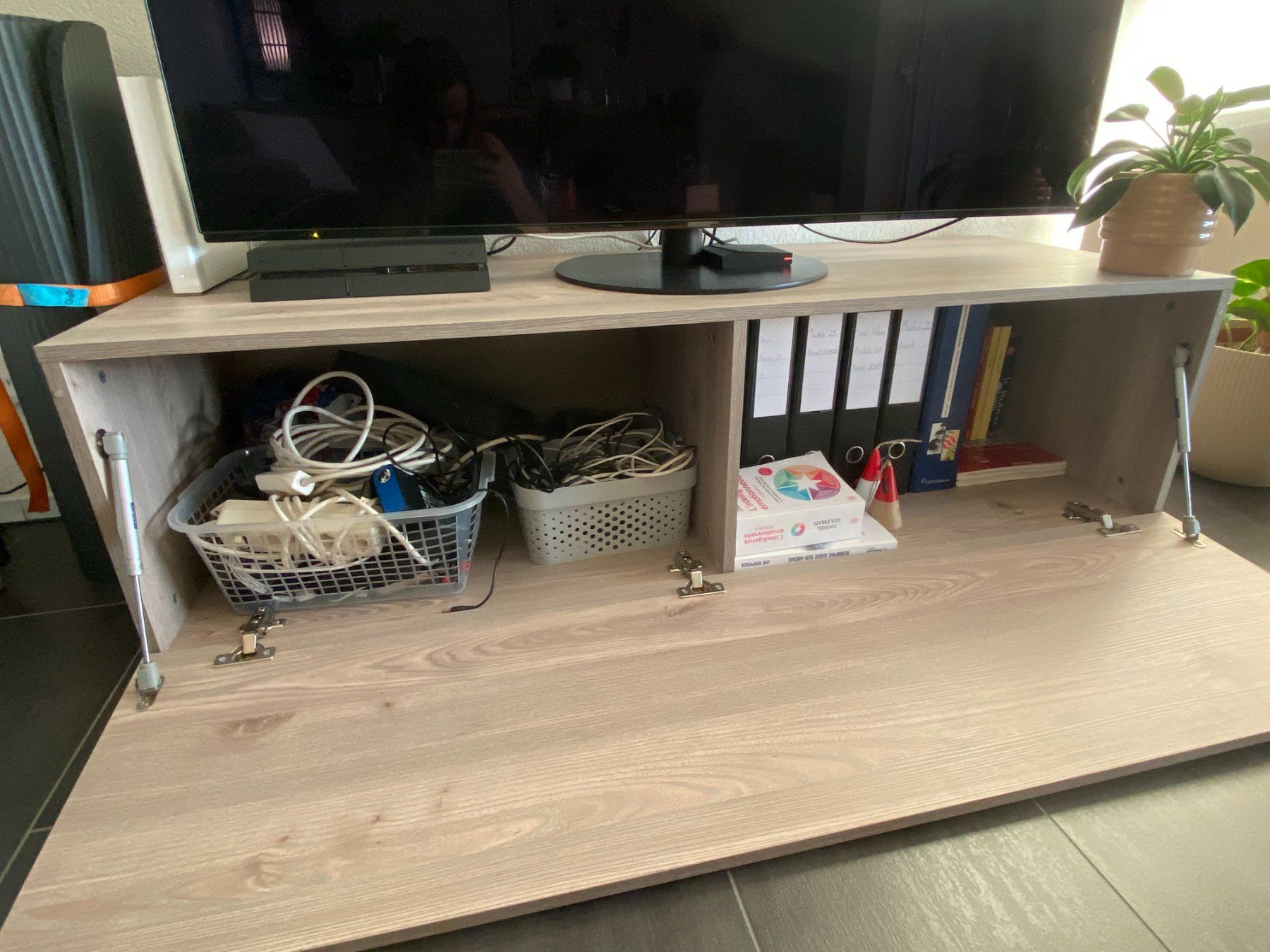 Conforama TV Möbel: Meuble TV – Gebraucht aus Sévaz von and_xtf5 1