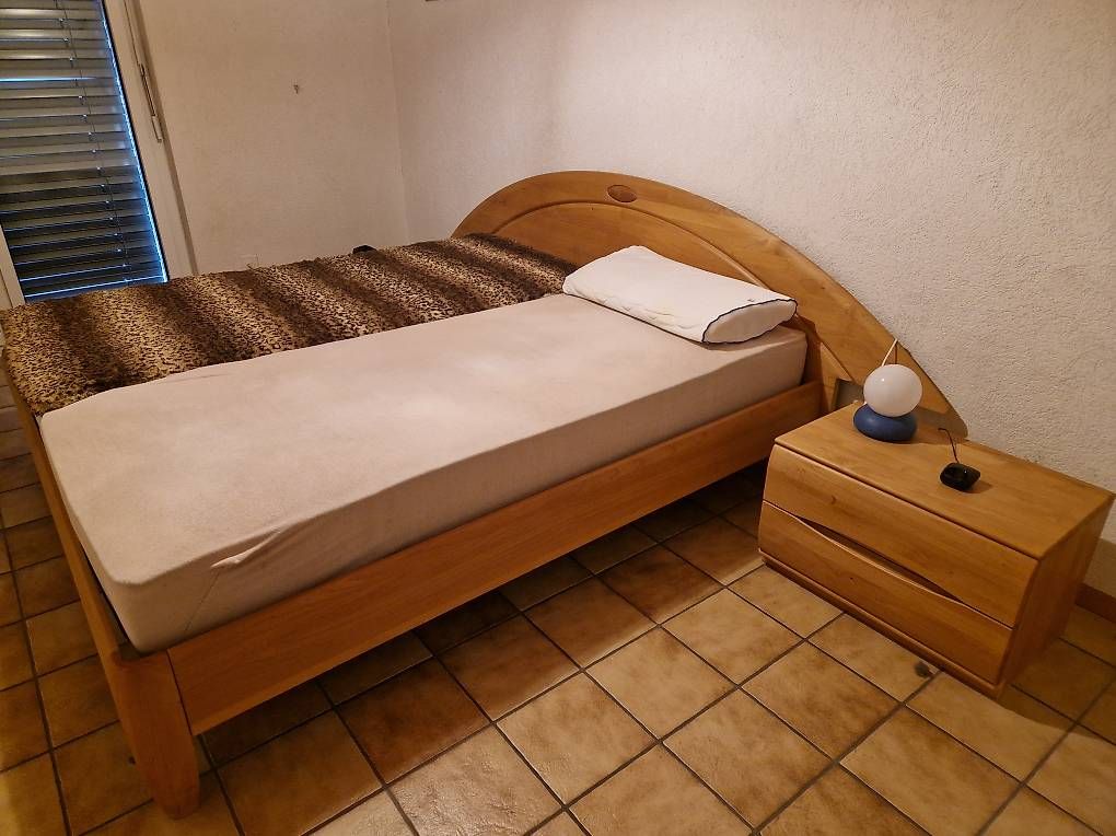 Lits: Bett 180x 200cm – D'occasion à Lüterkofen par Nickey01