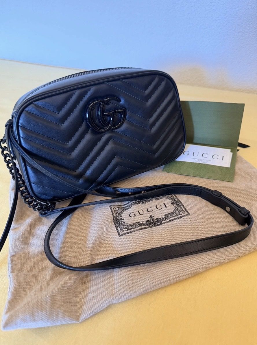 Gucci Sacs: Gucci Marmont Leder Umhängtasche – Neuf (Voir description) à Bever par mon_t9sy