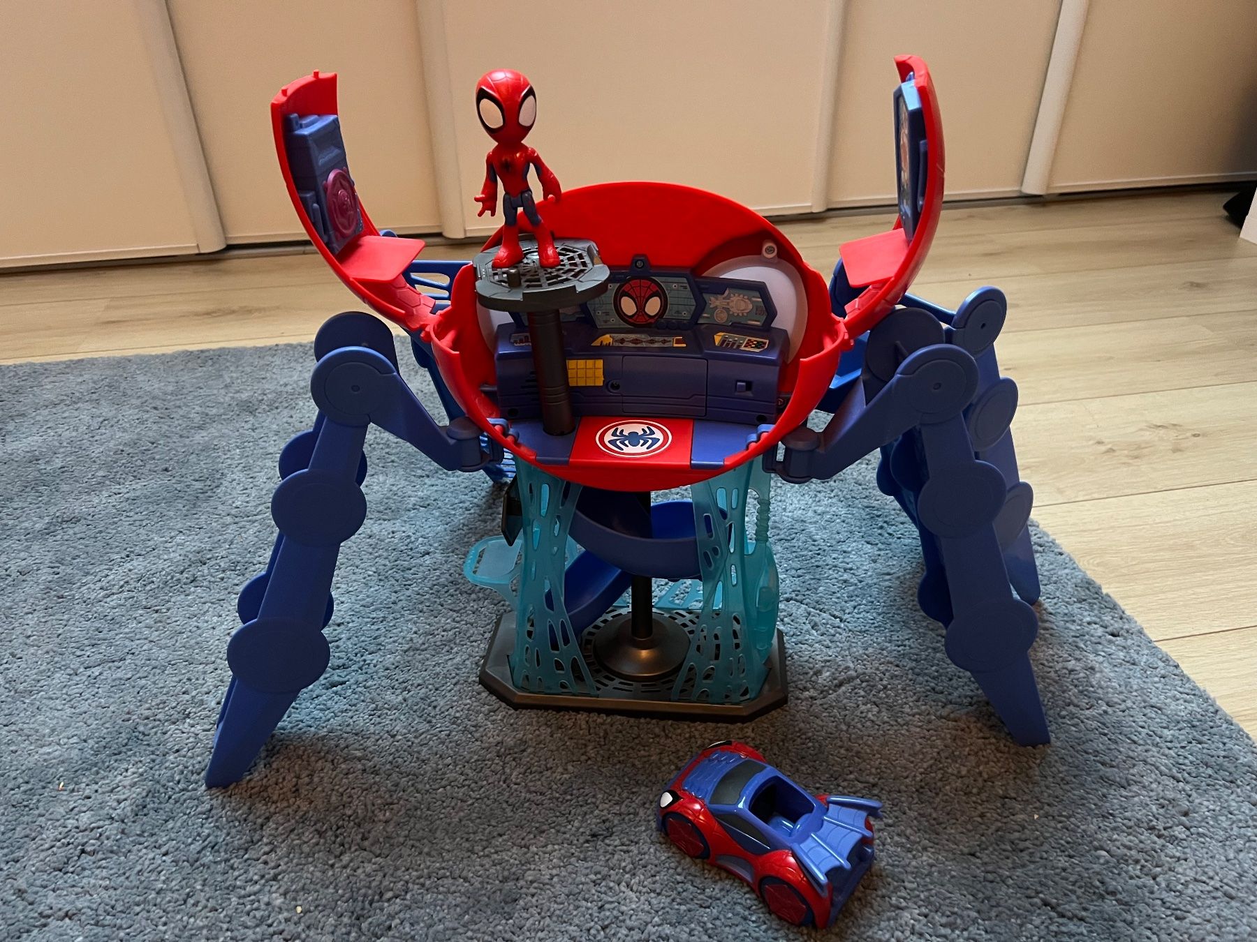 Hasbro Giocattoli: Spiderman Hauptquartier Spielset mit Auto und Figur, supe... – Usato da Founex venduto da rbo_l5m5 1