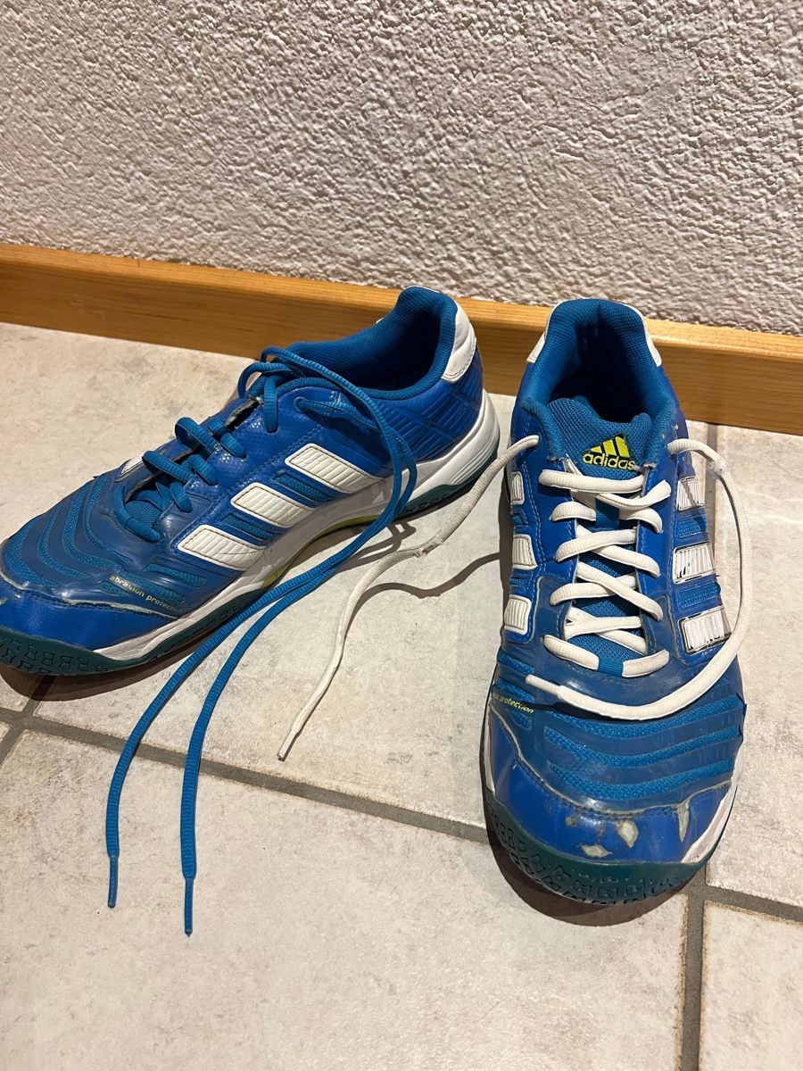 Adidas Scarpe da uomo: Adidas Hallenschuhe Gr. 44 2/3 - Gratisversand – Usato da Frutigen venduto da lurit 3