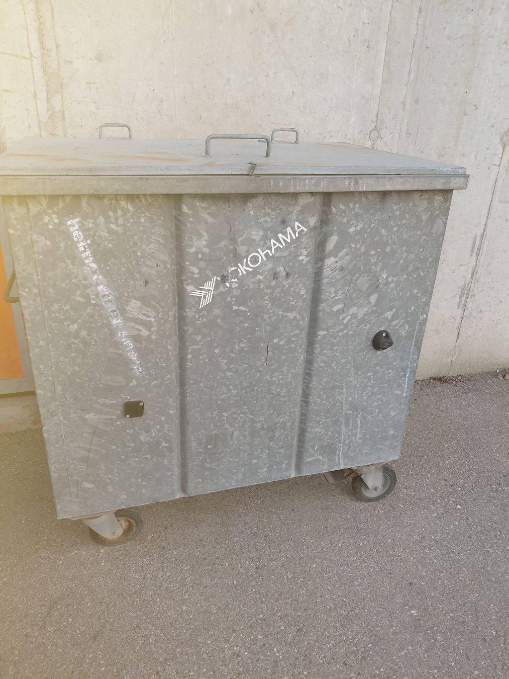 Autres articles bureau & commerces: Abfallcontainer 800Liter – D'occasion à Frasnacht par dan_c2l6