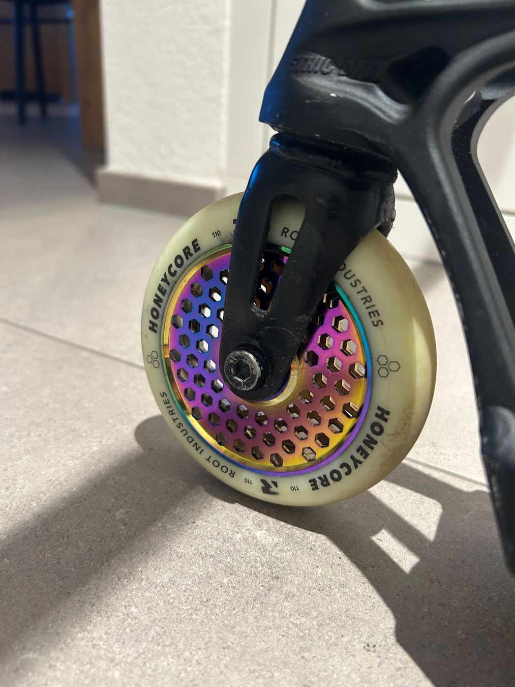 Scooters: Pandemonium V2 Deck460 mm inkl. Root Honeycore Wheels – D'occasion à Busswil TG par Claudia82r 1