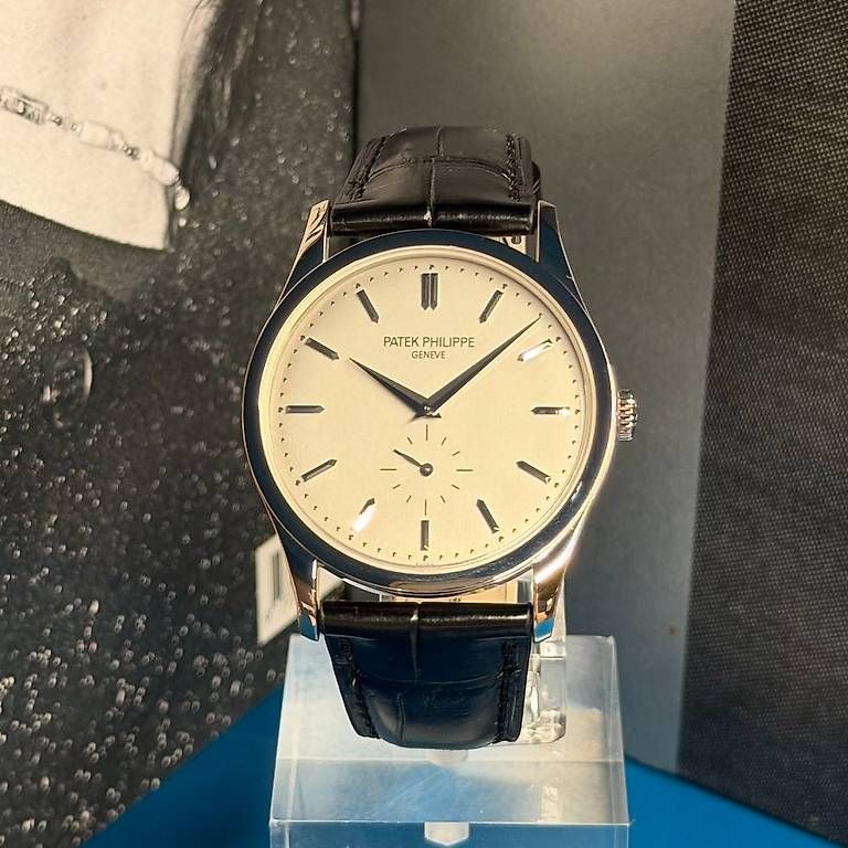 Orologi: Patek Philippe Calatrava 5196G-001 – Usato da Genève venduto da minty.watches