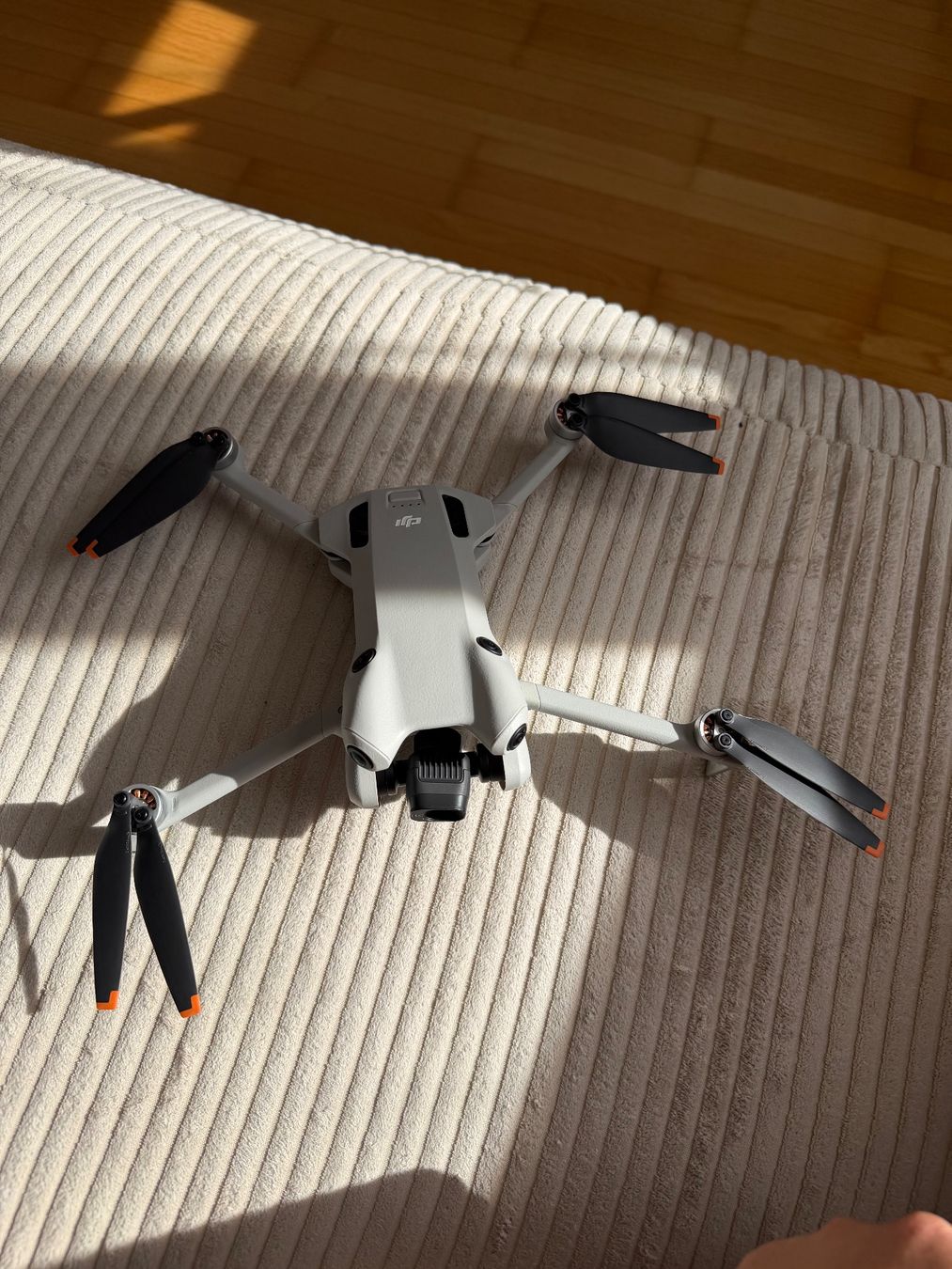 DJI Modellismo RC: DJI Mini 4 Pro Fly More Combo + microSD 512 Go Comme neuf – Nuovo (secondo la descrizione) da Prez-vers-Siviriez venduto da MeNeTXIV 2