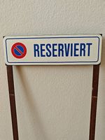 Parkplatzschild "Reserviert"