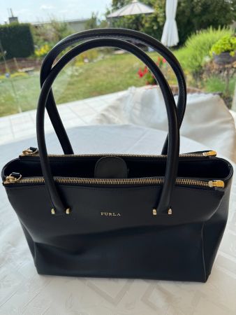 Handtasche Furla, wie neu, beidseitiger Reissverschluss