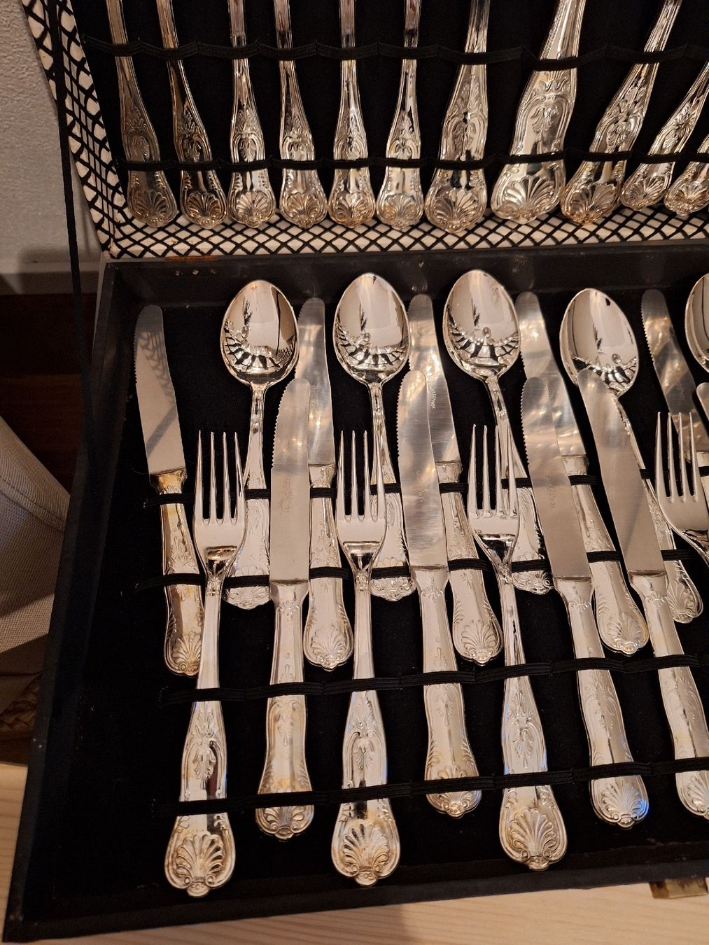 Set di posate: Besteck Set versilbert 51 Teile 12 Personen – Nuovo (secondo la descrizione) da Jona venduto da SL95 1