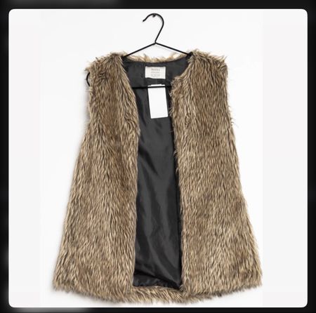Brown faux fur vest with pockets #fauxfur #winterwear