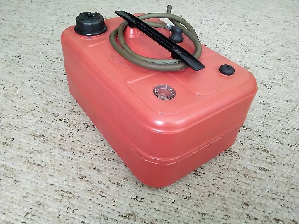 Accessori per altri veicoli: Serbatoio carburanti litri 23 – Usato da Origlio venduto da Veladeca 3