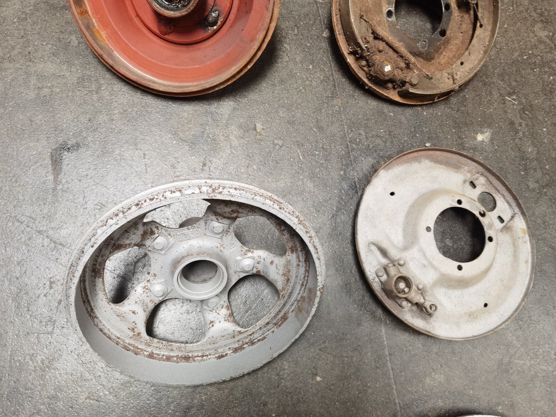 Ford Tutti pezzi di ricambio auto: Ford Roadster 1932 Bremssystem – Usato da Aesch LU venduto da Cubic 4