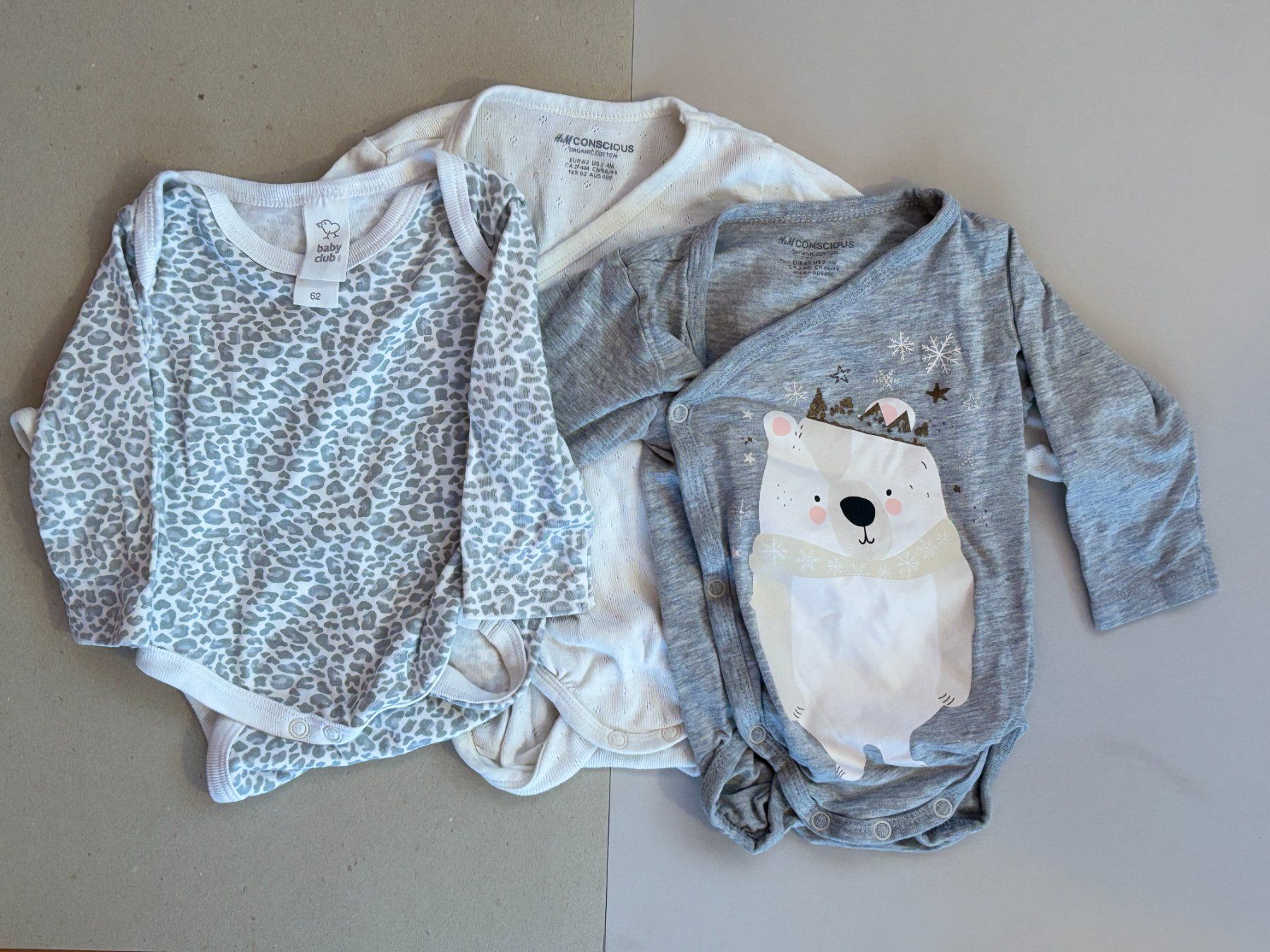 Lotti & Set di vestiti: 5 Langarm-Bodys, Gr. 62 (#34) – Usato da Englisberg venduto da Apfelsine 2