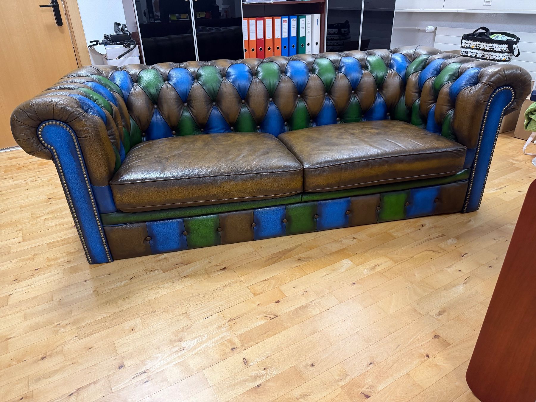 Chesterfield Divani: Luxus Chesterfield Echtleder 2er Sofa – Usato da Schötz venduto da grand69 5