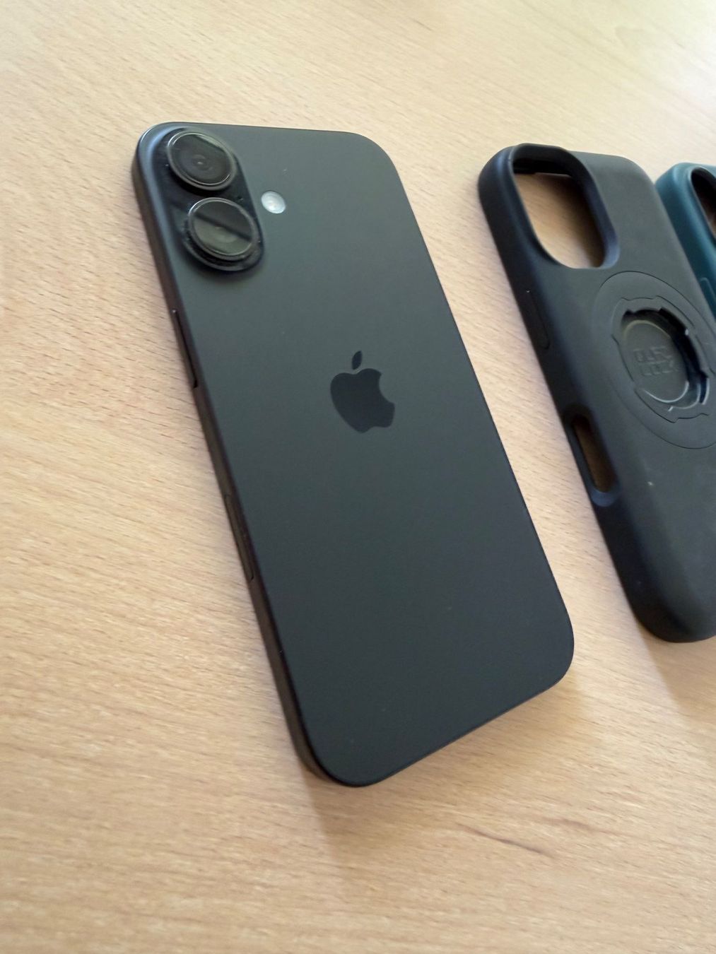 Apple Telefoni cellulari / Smartphones: iPhone 16 - 128GB – Usato da Ittigen venduto da jimmy_ 6