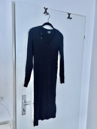 Schwarzes Avant Premiere Kleid (Gr. S, eng, Knöpfe)