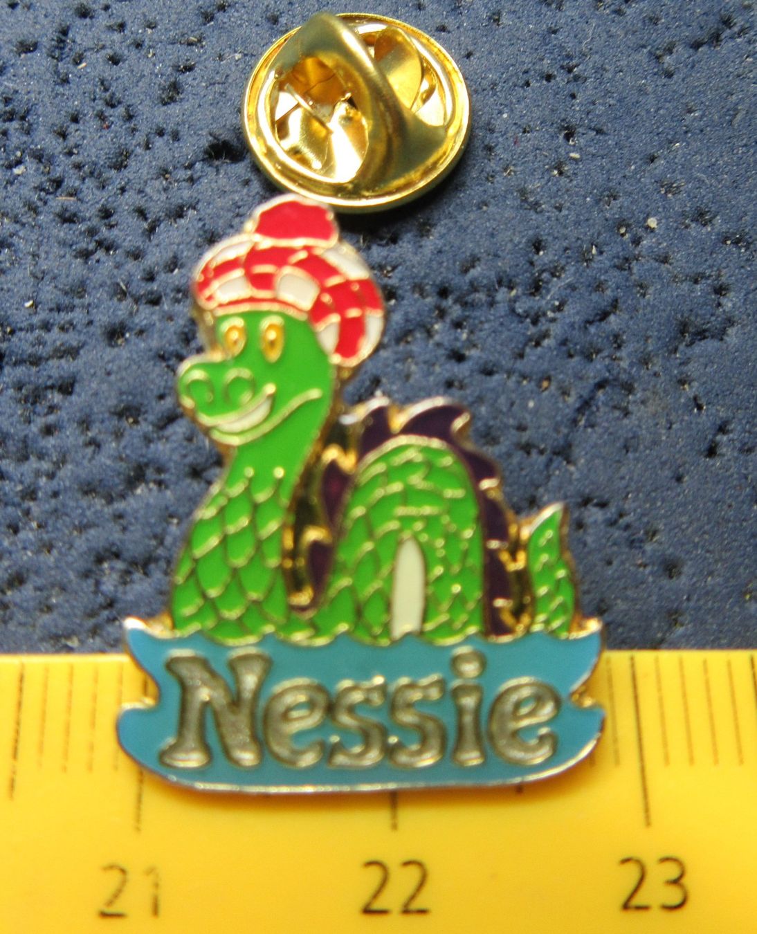 Plaketten & Abzeichen: NESSIE PIN – Gebraucht aus Ettingen von Hausi4711