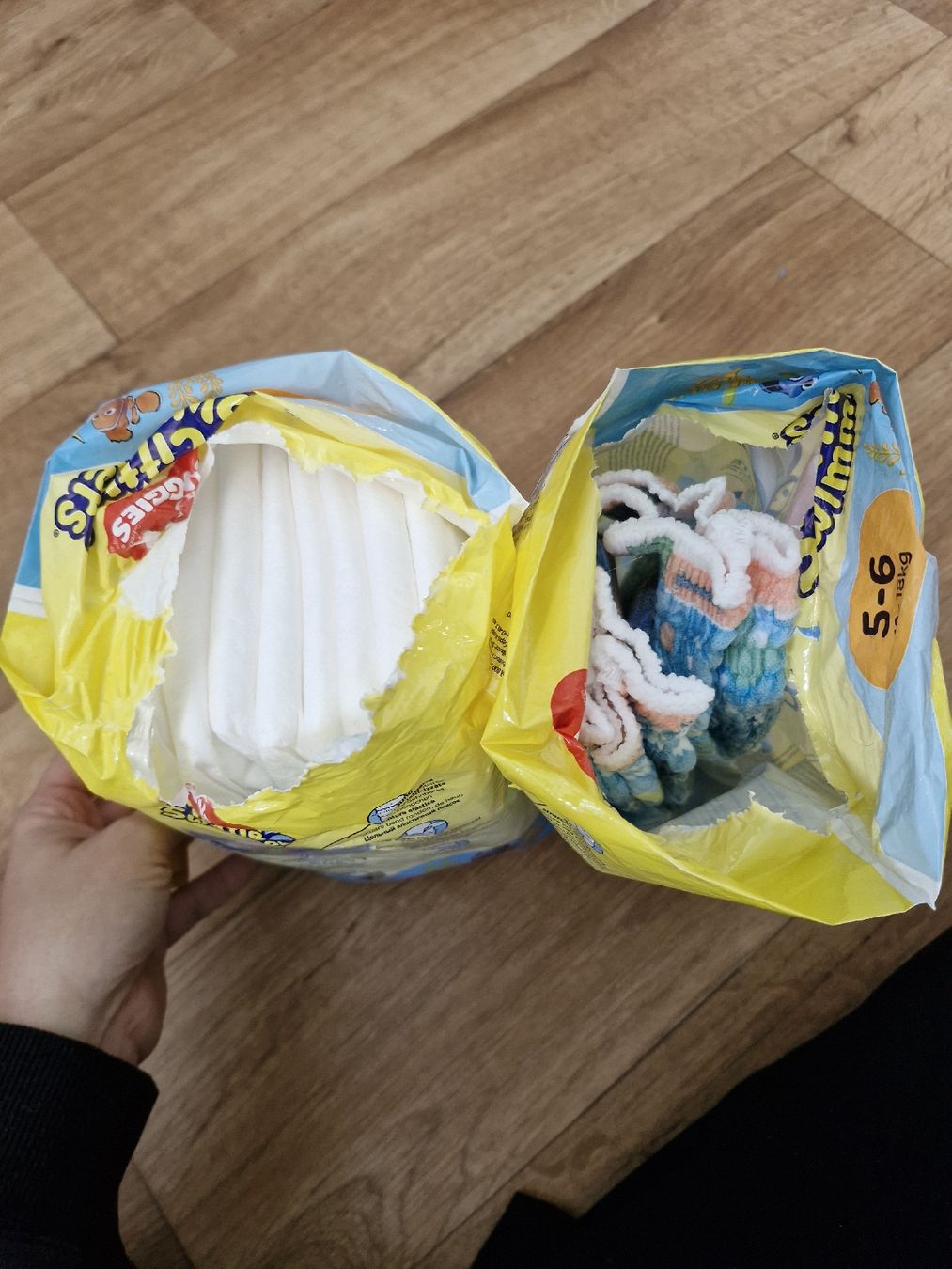 Huggies Secchi per pannolini & Pannolini: 12 couches pour l eau taille 5-6 – Nuovo e nell'imballaggio originale da Cudrefin venduto da Jnini12 1