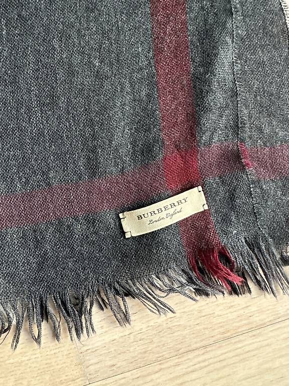 Burberry Foulard & Sciarpe: Burberry Schal – Usato da Zürich venduto da san_l5wd 1