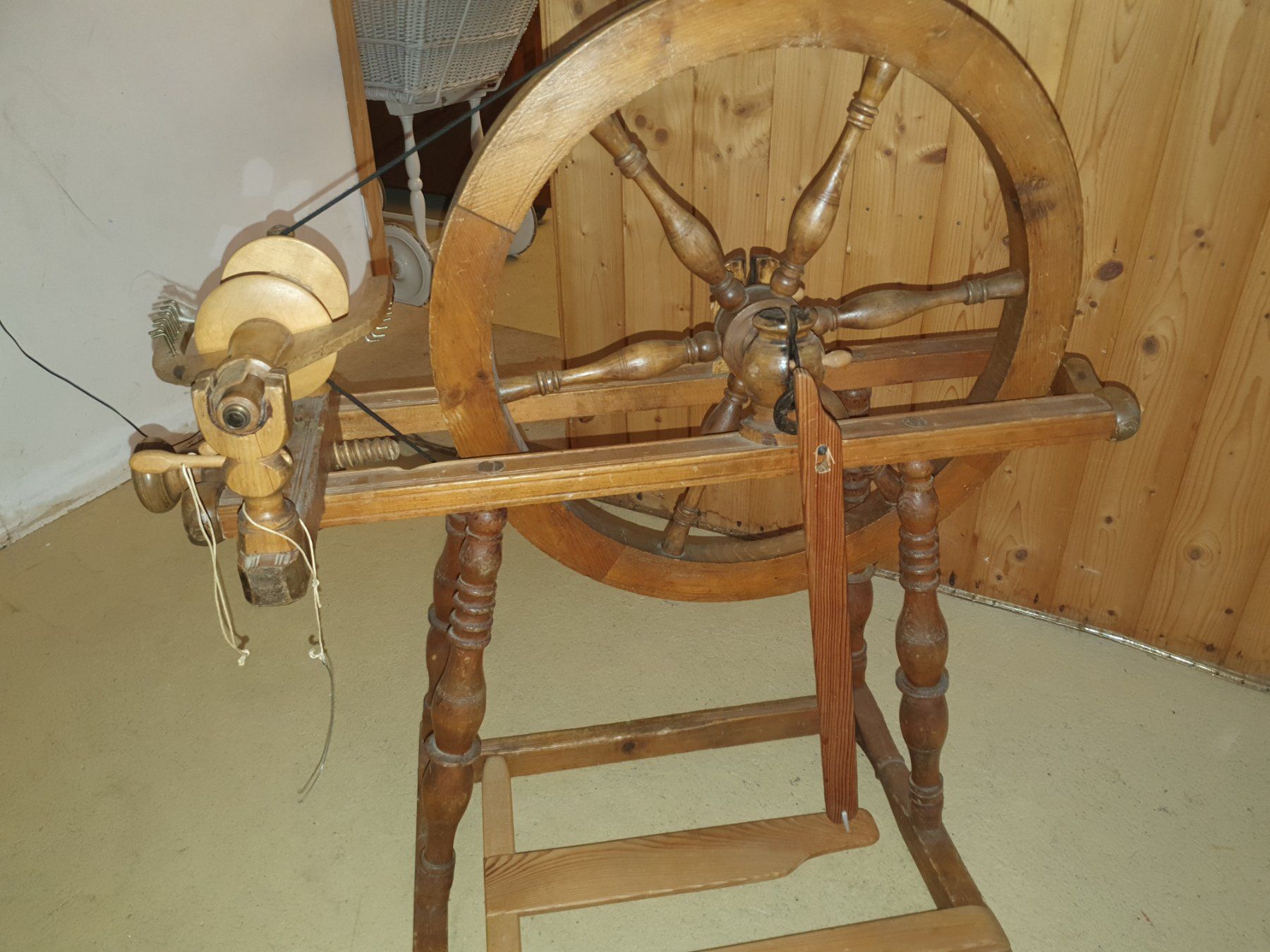 Rouets anciens: Antikes Spinnrad aus Holz – D'occasion à Münsingen par jaro6462 1