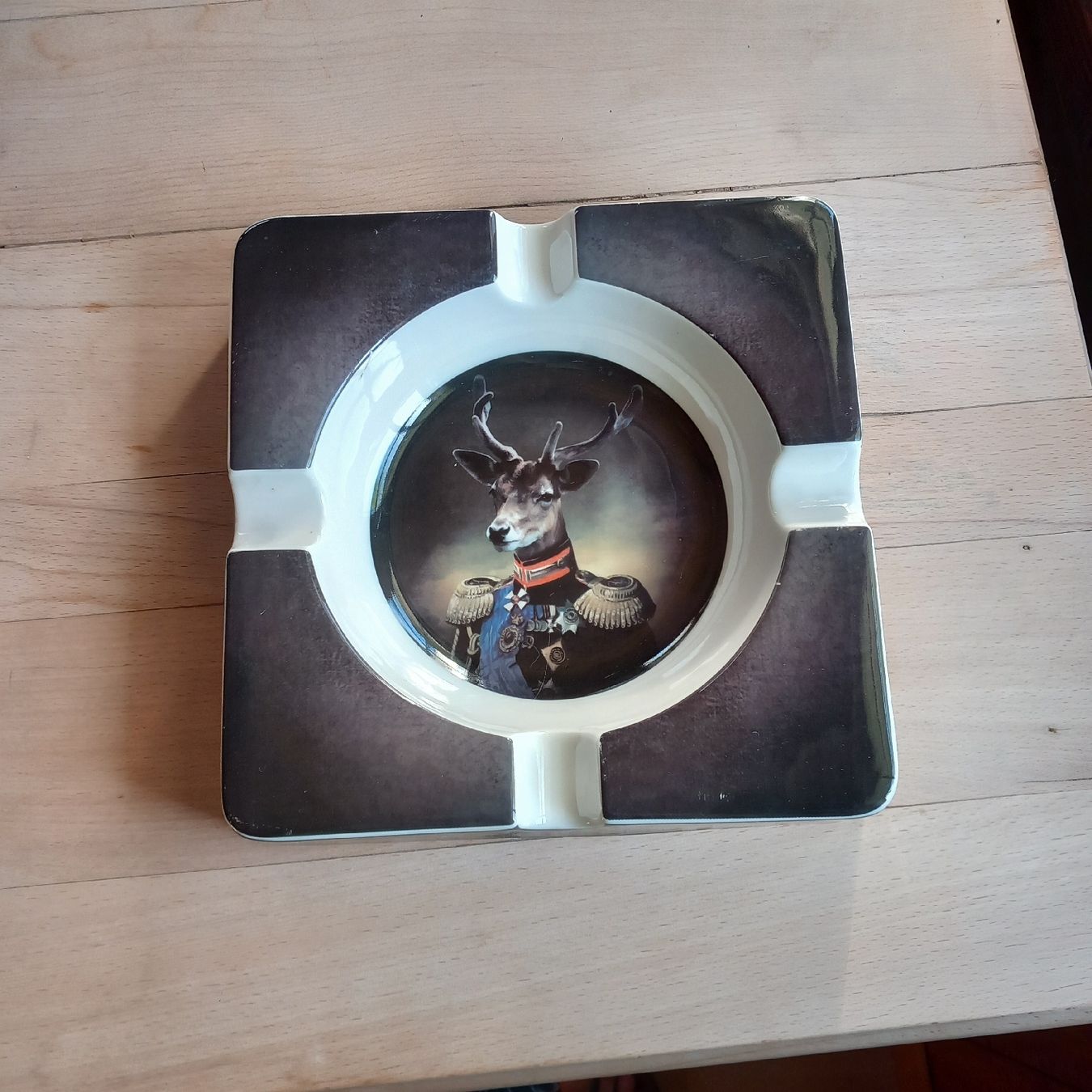 Cendriers: Kare Design Aschenbecher Hirsch Offizier – D'occasion à Ebnat-Kappel par blazzi