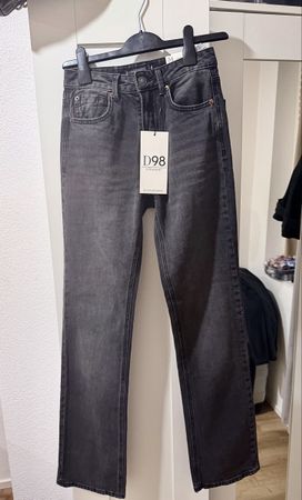 Stradivarius Straight Jeans D98 - Neu