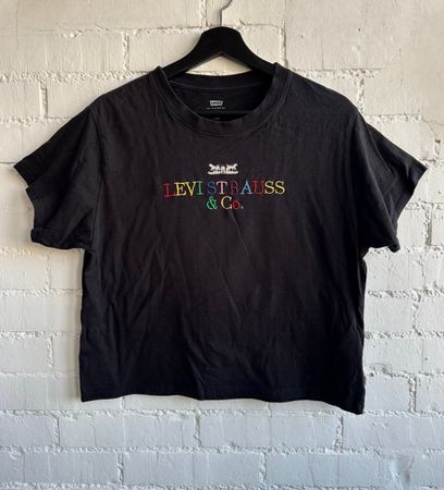 Schwarze Levi's T-Shirt mit Bestickung / Grösse S