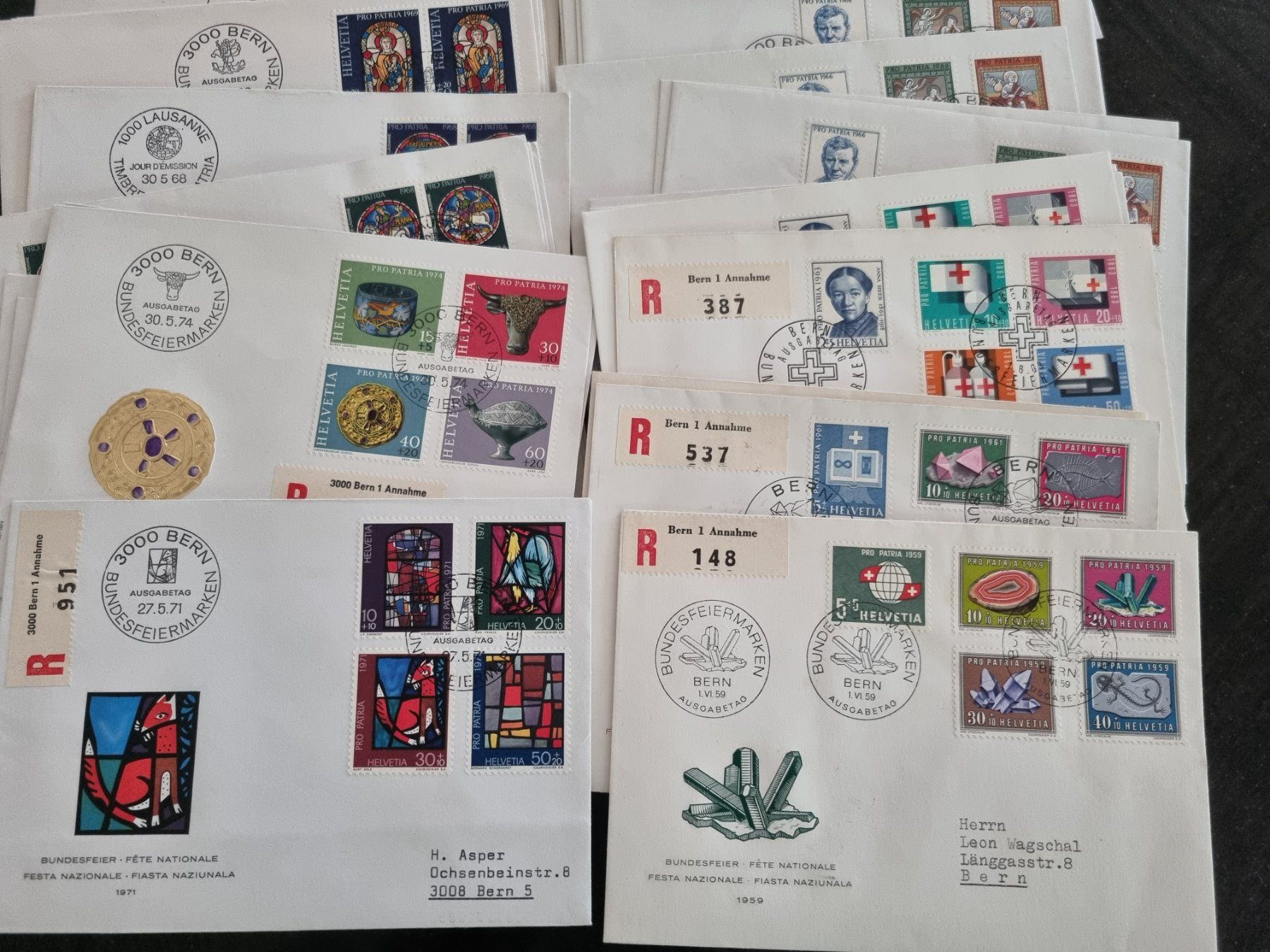 Tutti i francobolli: Lot mit 48 FDC Pro Patria, viele im VB – Usato da Gümligen venduto da Geniusbuy 1
