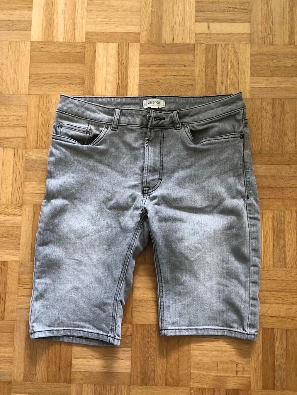 Jeans: ZALANDO JEANS BERMUDAS  GRÖSSE S – Usato da Münchenstein venduto da BasileaOutletStore