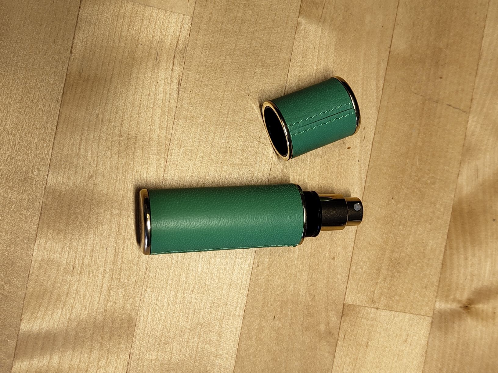 Altri Prodotti per fumatori: Parfumzerstäuber grün Lederoptik Leer – Usato da Gasel venduto da Toastyengineer 2
