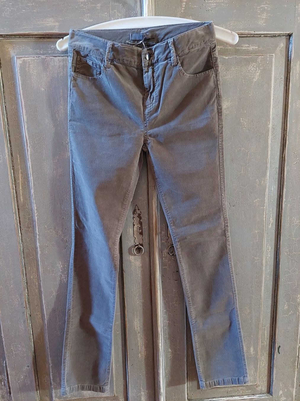 Jeans: FFC . Velours Jeans hellgrau stretch - 36 – Nuovo e nell'imballaggio originale da Besenbüren venduto da teluride89