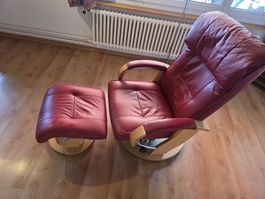 Ledersessel mit Hocker drehbar rot Leder gut erhalten