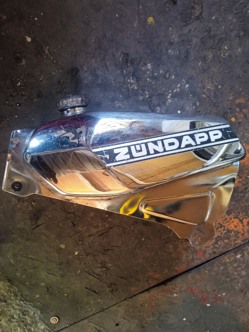 Zündapp Autres accessoires p. véhicule: Zündapp Benzintank.Orig – D'occasion à Fulenbach par Elektronik 1