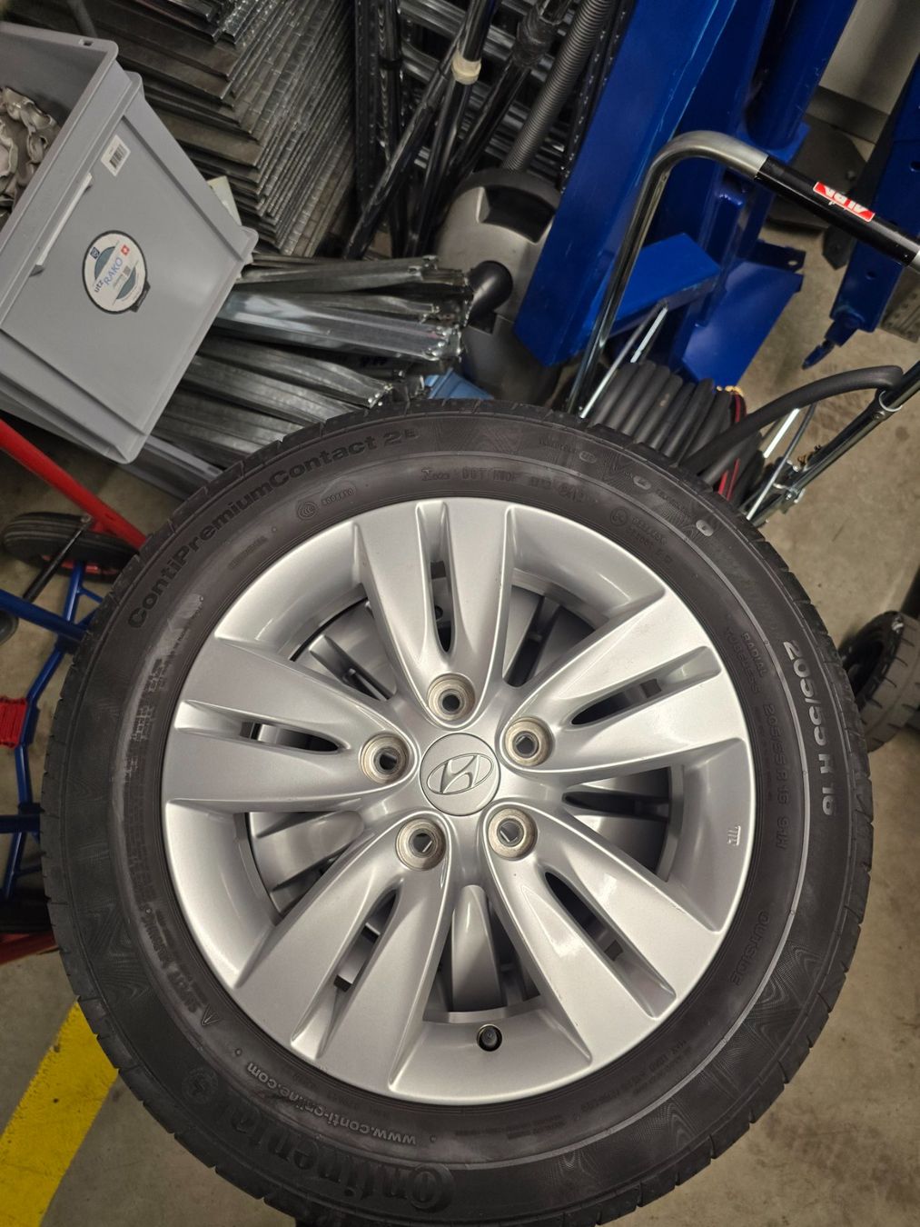 Hyundai Pneus & Kompletträder: Hyundai ix20 Sommerräder – Gebraucht aus Fislisbach von adnan.arshad84