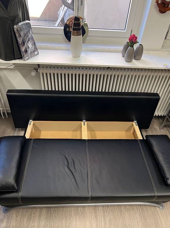 Sofas: Schlafsofa schwarz Leder klappbar – Gebraucht aus Schaffhausen von Galleria13_Brocki_SH 4