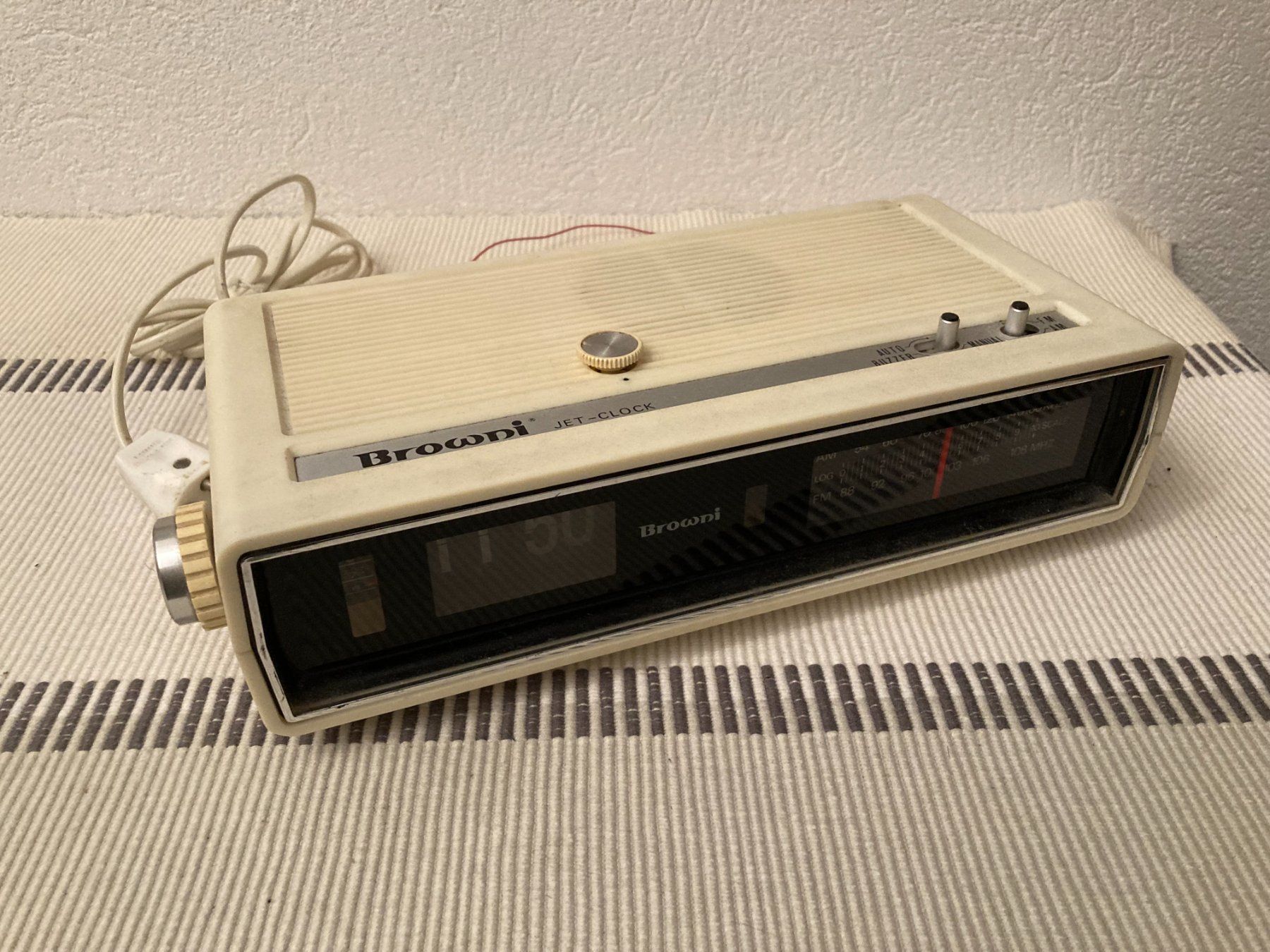 Radio: Klappzahlen Radio-Wecker – Difettoso da Wil SG venduto da Pin05