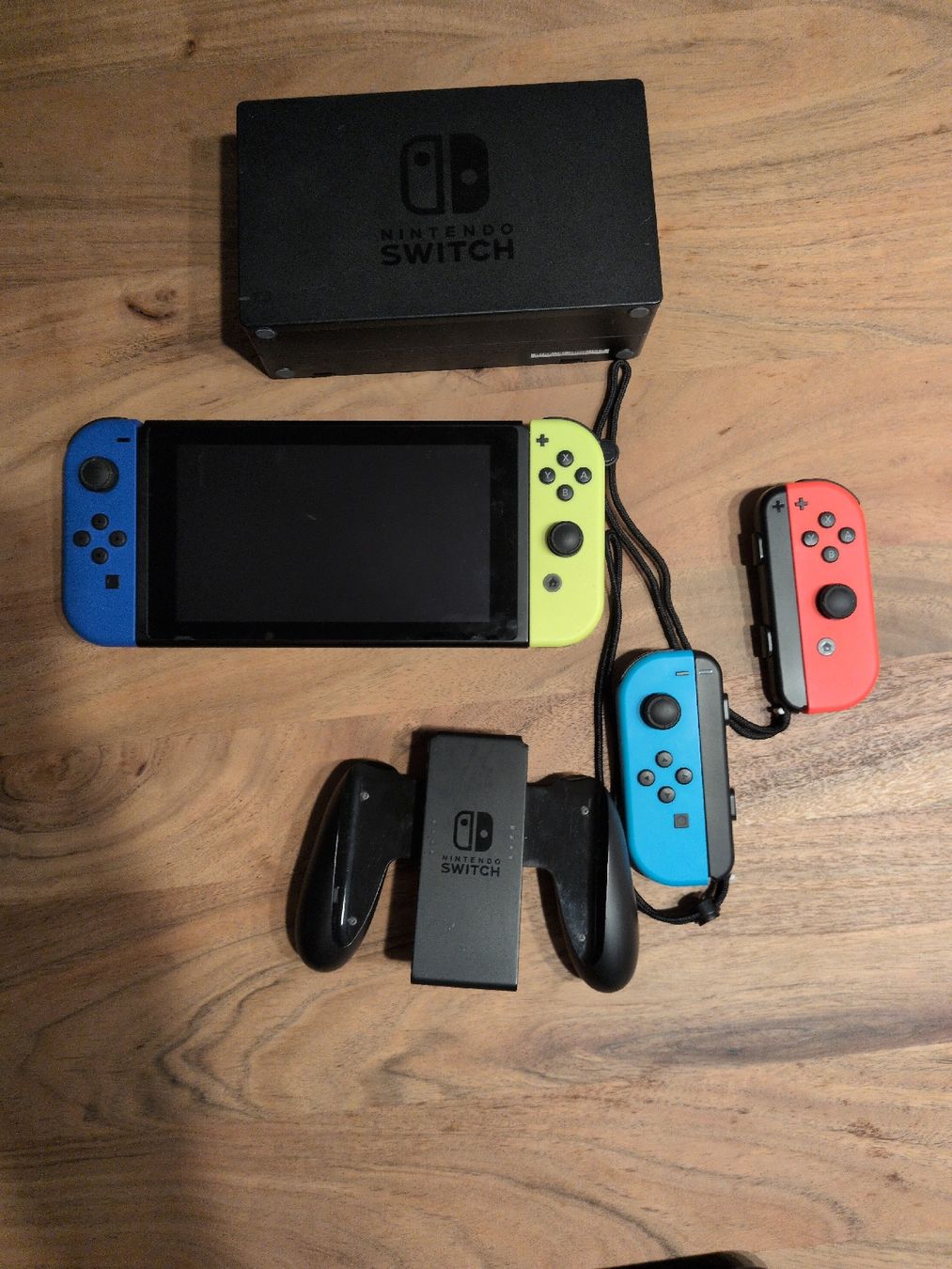 Nintendo Consoles: Nintendo Switch Set + 4 JoyCons, 2funktionierend 2 mit Drift – D'occasion à Kiesen par Unchained_Raven