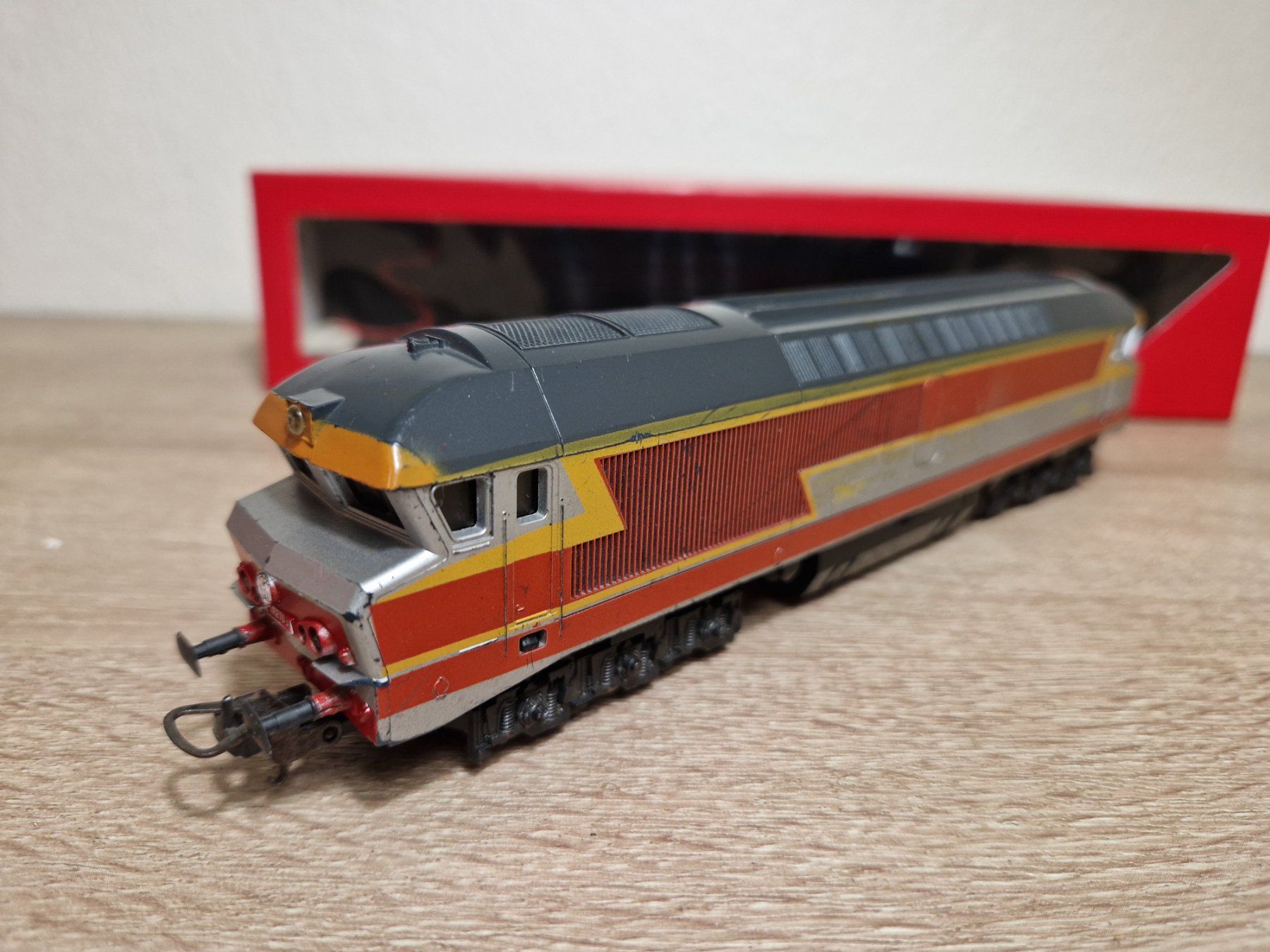 Lima Modellini di ferrovie: Lima Diesellok 72105 SNCF H0 – Usato da St-Aubin-Sauges venduto da tantome 2