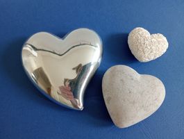 Set aus 3 Herzen aus Stein, Keramik und Kunststoff