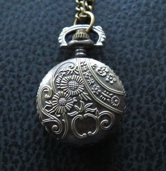 Uhren: Steampunk Umhänge-Uhr Roman III – Neu (gemäss Beschreibung) aus Schwanden GL von UHRKNALL 3
