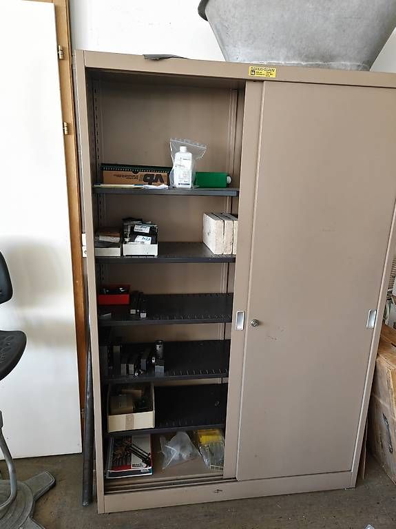 Armoires: Materialschrank KAISER+KRAFT, Schiebetüren, beige – D'occasion à Gossau SG par pag_pj7z 3