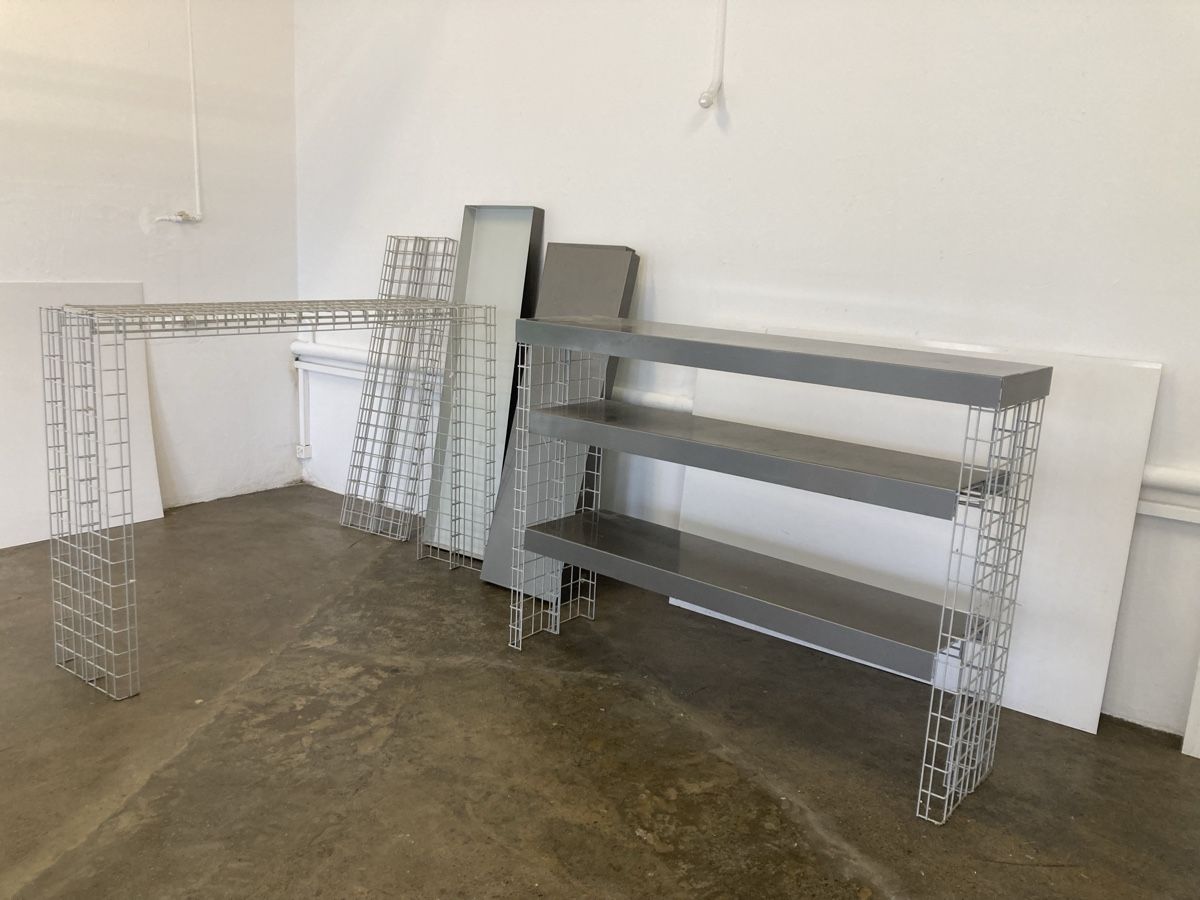 Scaffali: Modulare Bar aus Kabelkanal und Blech – Usato da Oberuzwil venduto da Eva-Linde